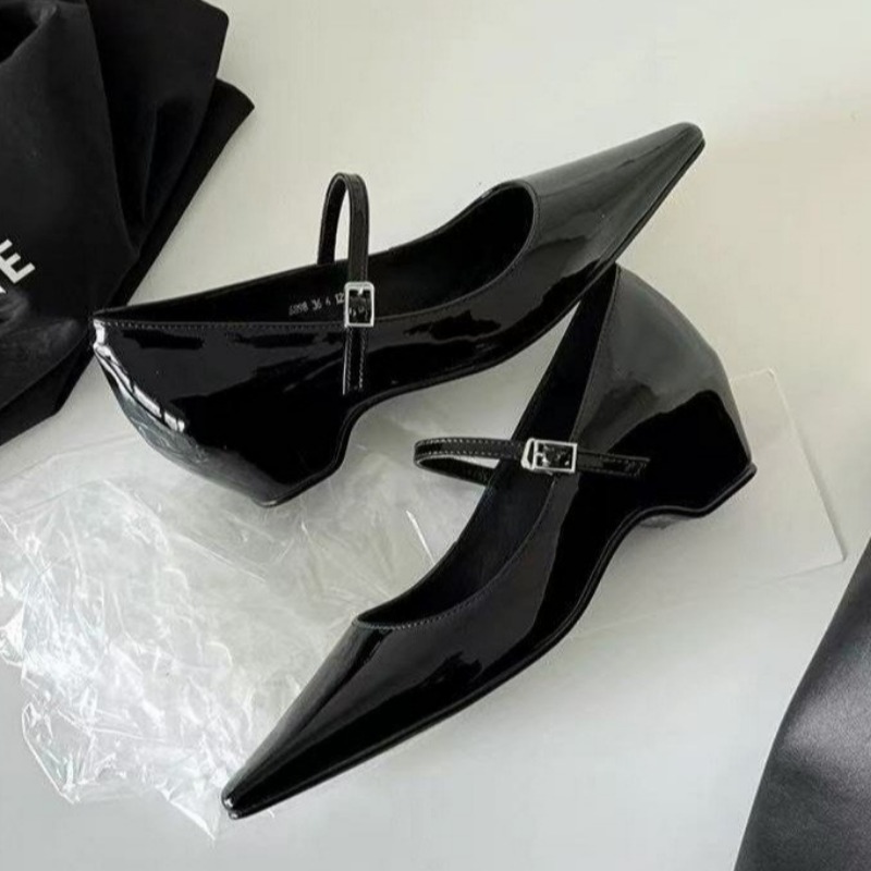 أحذية نسائية أنيقة جديدة لعام  - مراجعة Mary Jane Shoes وسعره