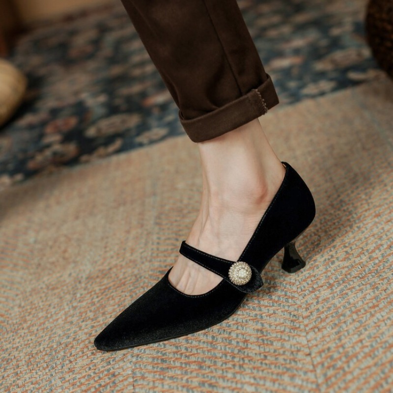 النبيذ الأحمر أشار تو ماري جين - مراجعة Mary Jane Shoes وسعره
