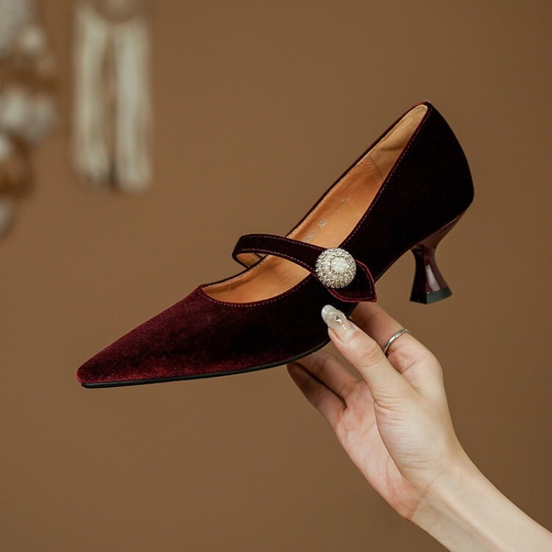 النبيذ الأحمر أشار تو ماري جين - مراجعة Mary Jane Shoes وسعره